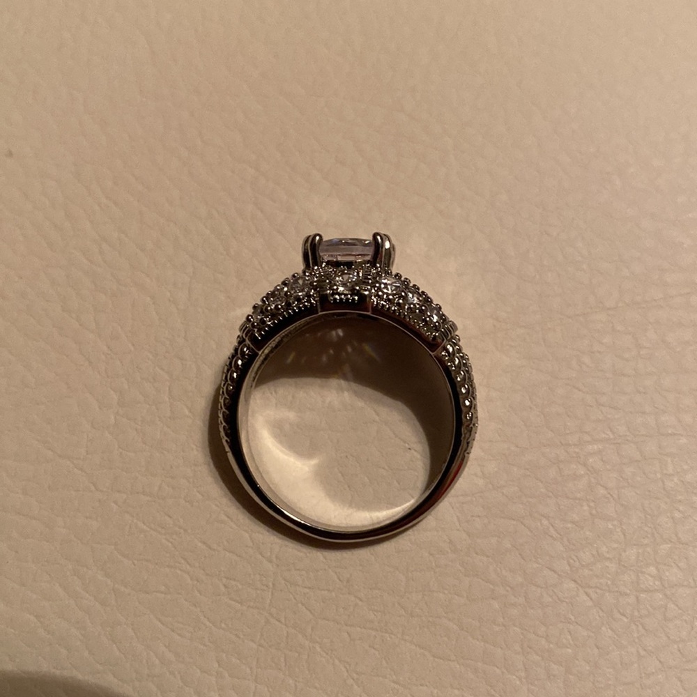 Ring - Picture 3 of 6